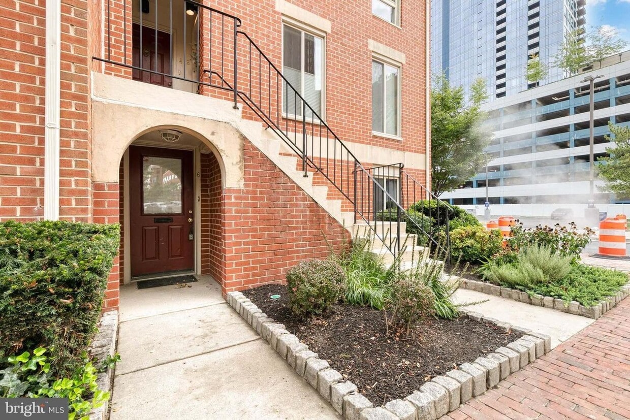 Primary Photo - 2 Bed/2 Bath Patio Level Condo in Otterbei...