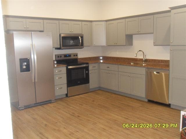 Building Photo - 401-403-403 W 4th St