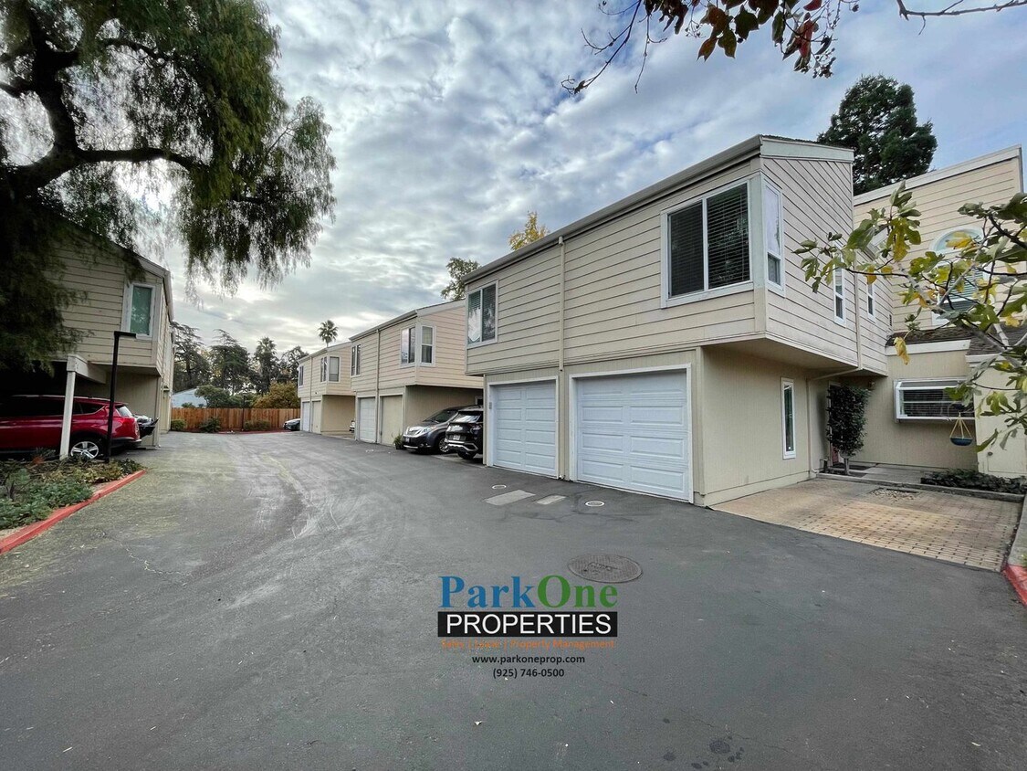 Primary Photo - Great Townhouse Now Available in Concord!