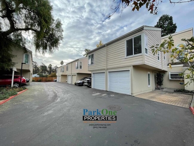 Great Townhouse Now Available in Concord! - Great Townhouse Now Available in Concord!