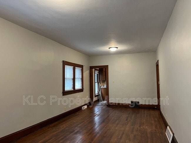 Foto del edificio - 3116 E 7th St