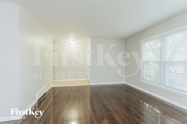 Building Photo - 454 Springfield St