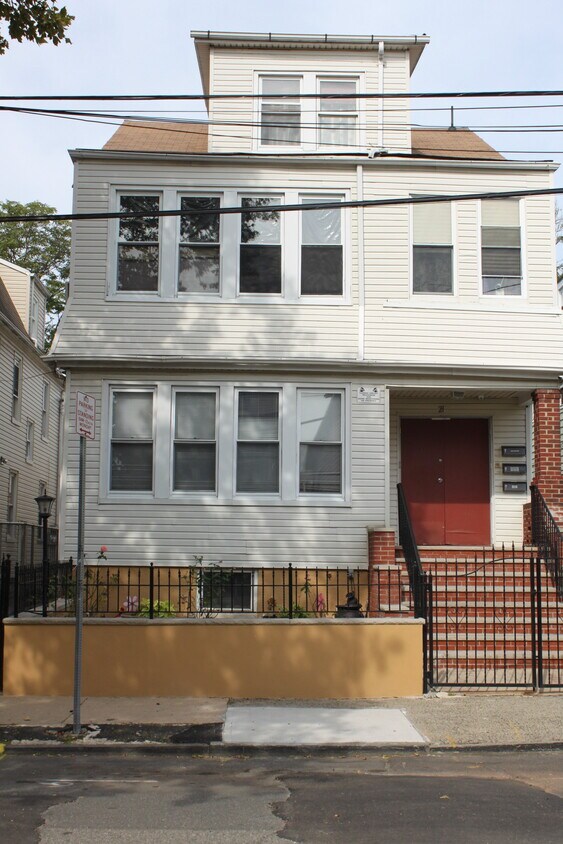 21 Schuyler Ave, Newark, NJ 07112 House for Rent in Newark, NJ