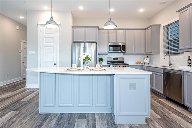 Foto del edificio - 961 Lilly Flower Ln