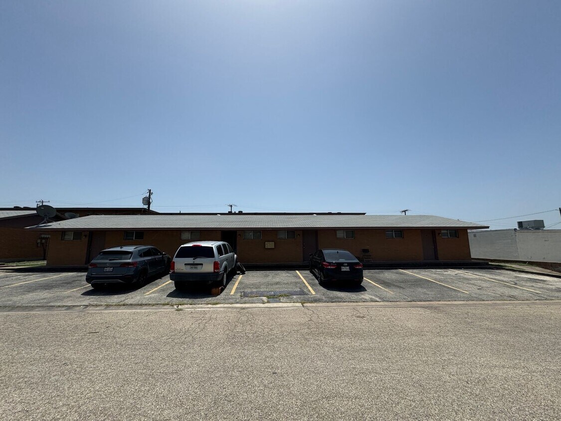 Foto del edificio - 808 Safady Ave