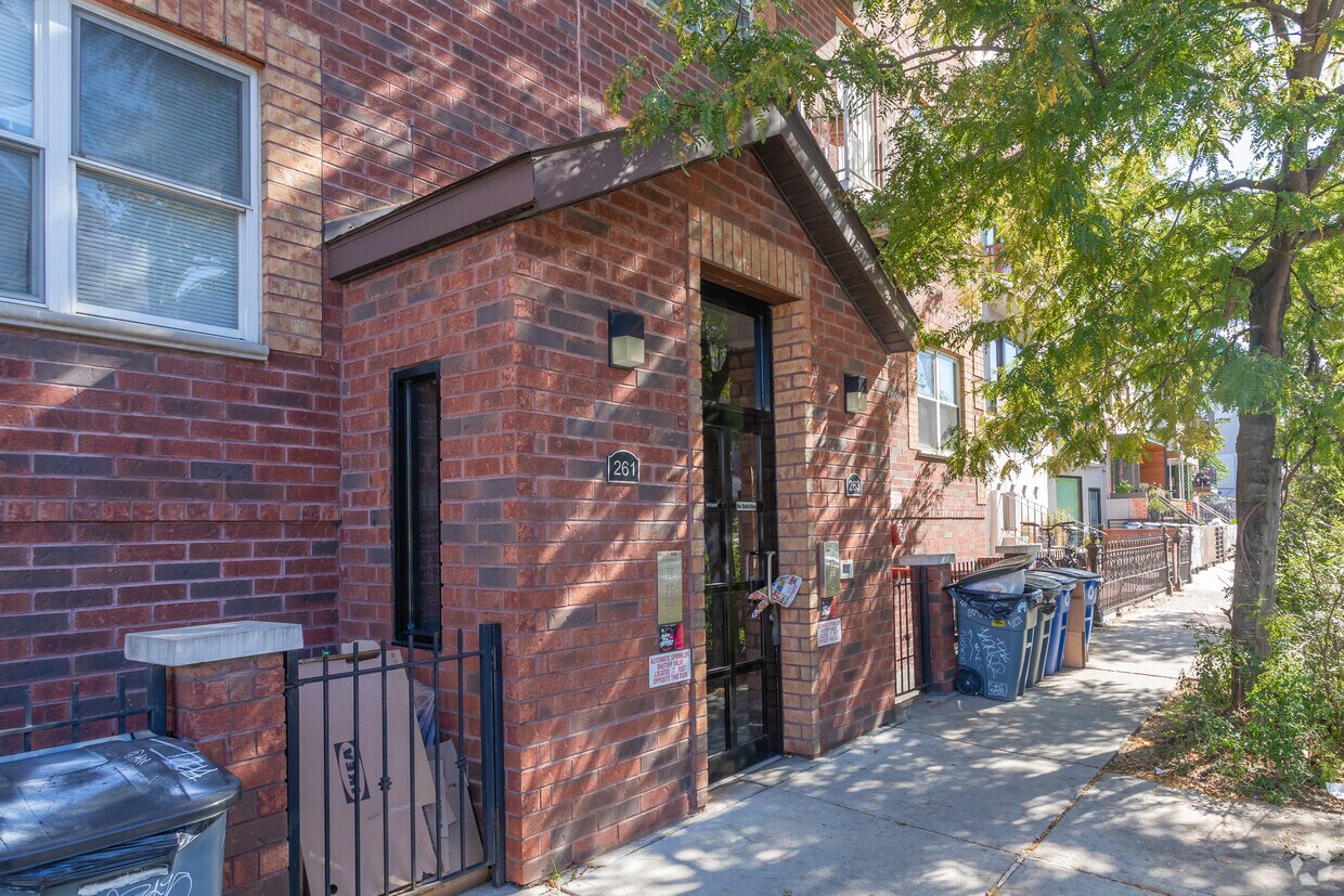 Building Photo - 261-263 Evergreen Ave