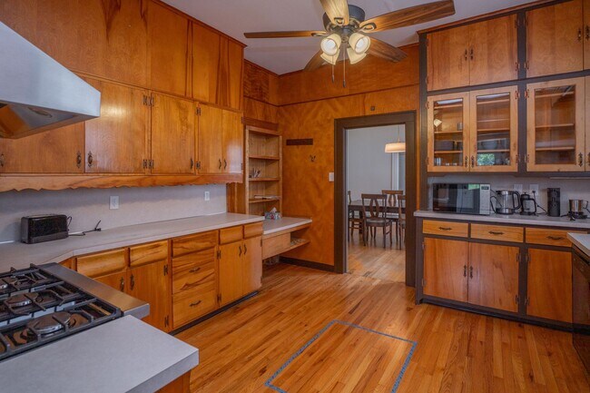 Building Photo - Large Furnished Home for Monthly Rental