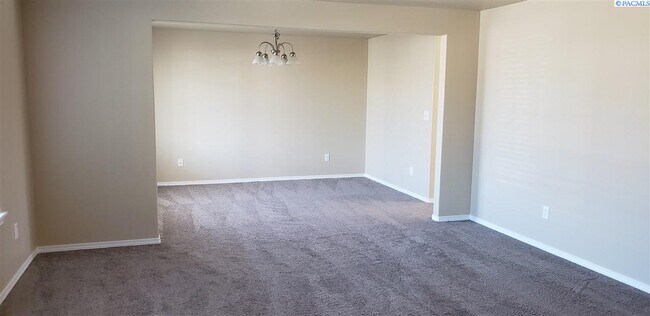 Foto del edificio - 9320 Dunsmuir Dr