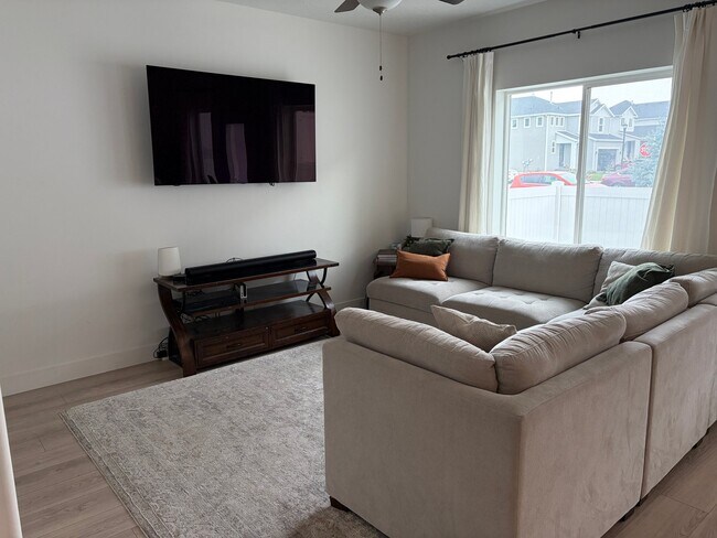 Foto del edificio - 4942 Breezy Patch Rd
