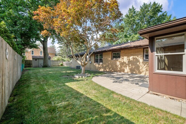Foto del edificio - 1686 N Teakwood Dr