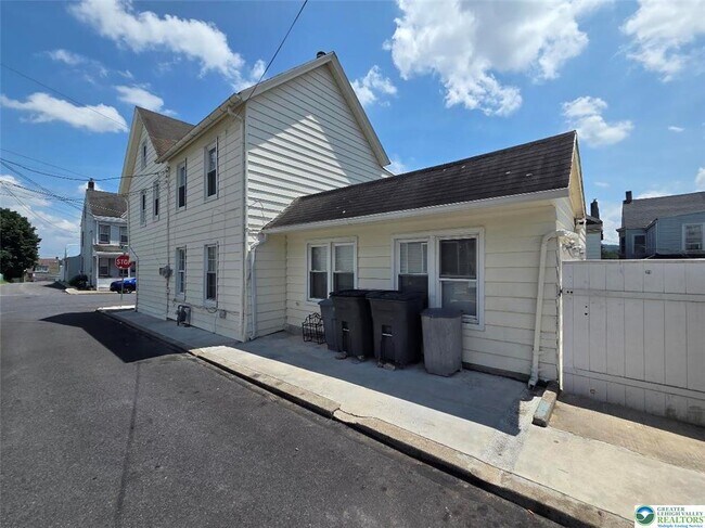 Building Photo - 213 N 8th St