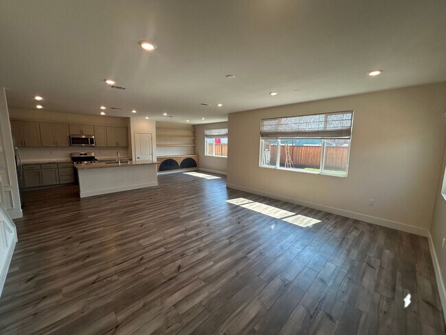 Building Photo - Beautiful Modern 5-Bedroom Home in Antioch