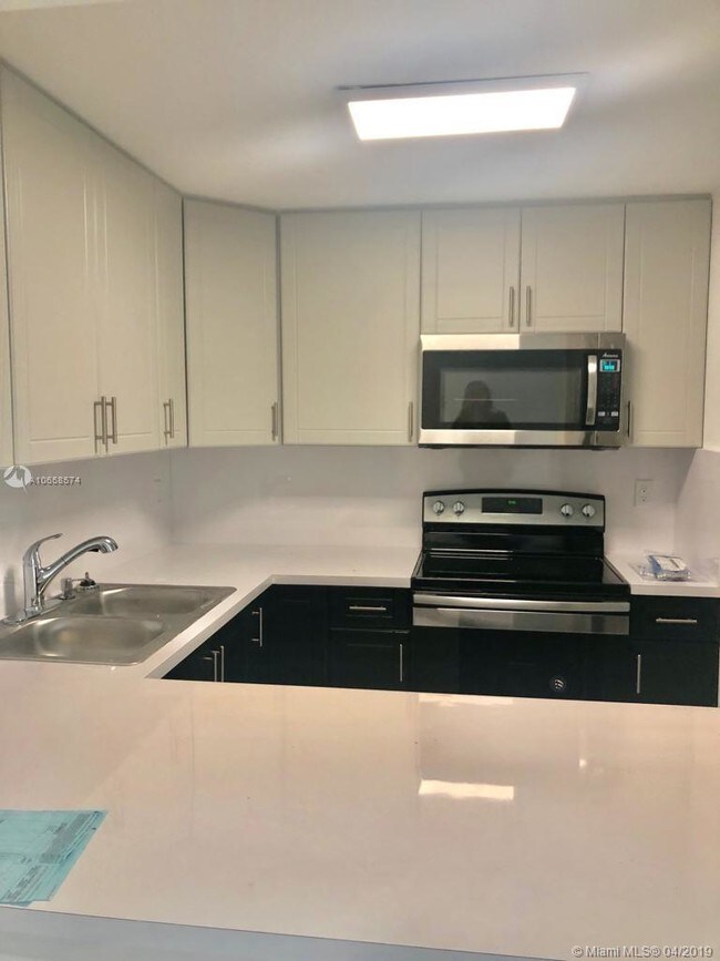 Foto del edificio - 8050 NW 8th St