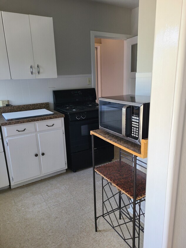 Kitchen - 130 Claremont Ave