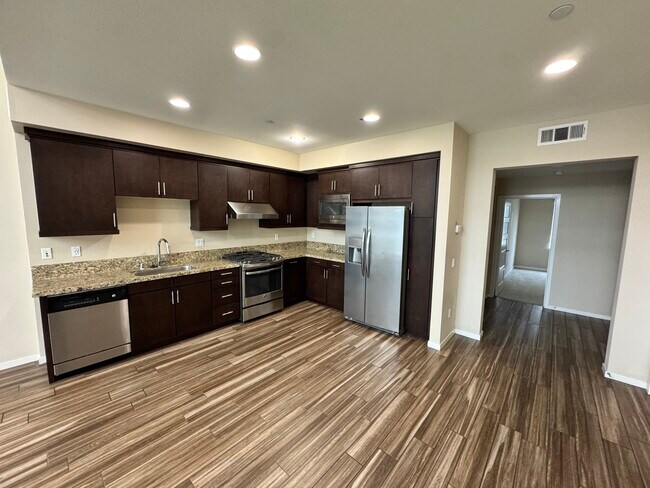 Building Photo - 1506 W Artesia Sq
