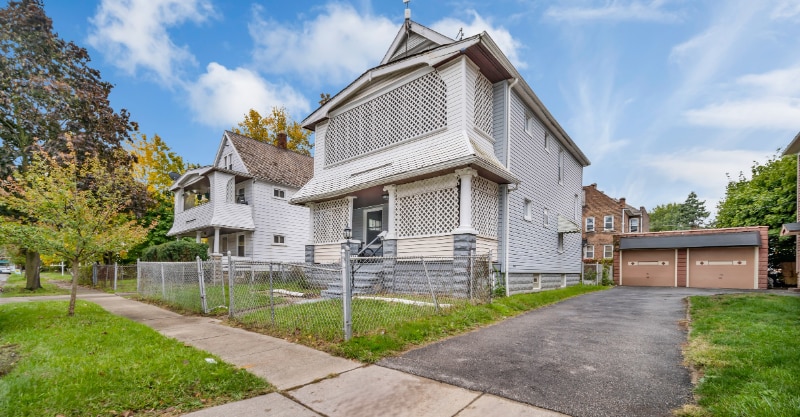 2826 E 124th St Cleveland, OH 44120 – photo 2