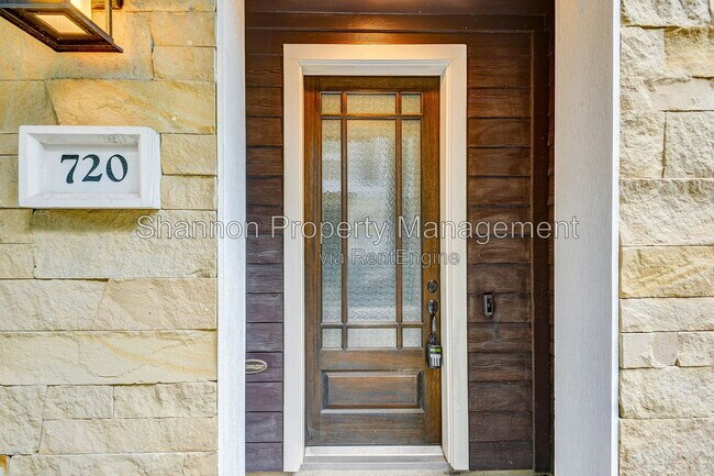 Foto del edificio - 720 N Shepherd Dr