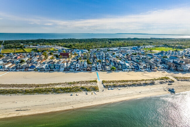 The Roxbury neighborhoods, offers residents easy bay and city access.