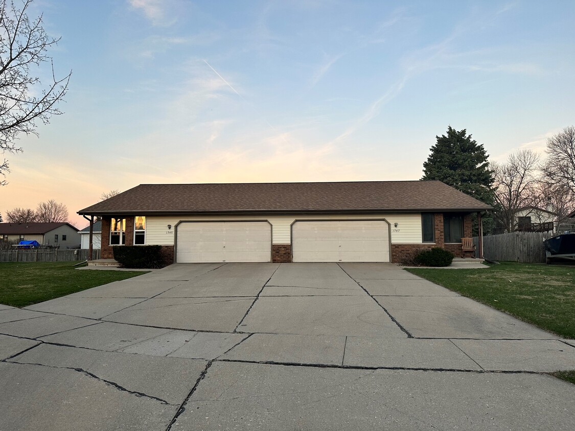 1745 Bunker Hill Ct, De Pere, WI 54115 Townhome Rentals in De Pere WI