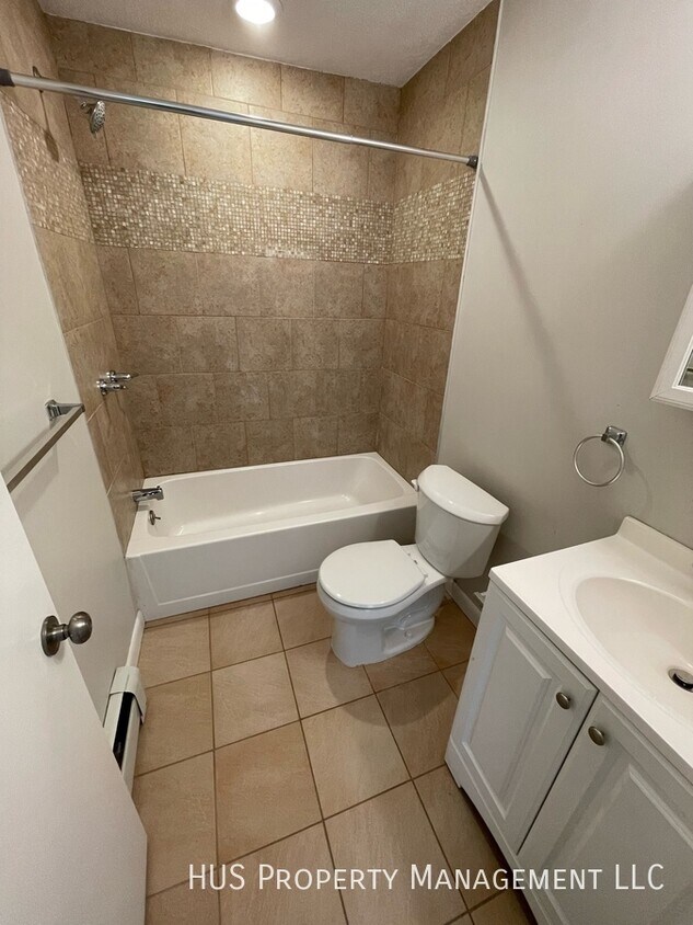 Building Photo - 1 Bedroom Apartment with Heat/HW Included ...