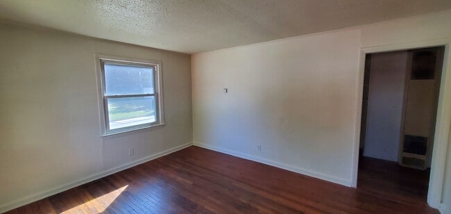 Building Photo - 2 Bedroom Duplex