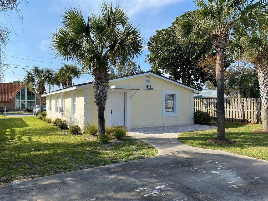 Primary Photo - Budget friendly 1 Bed / 1 Bath blocks away...