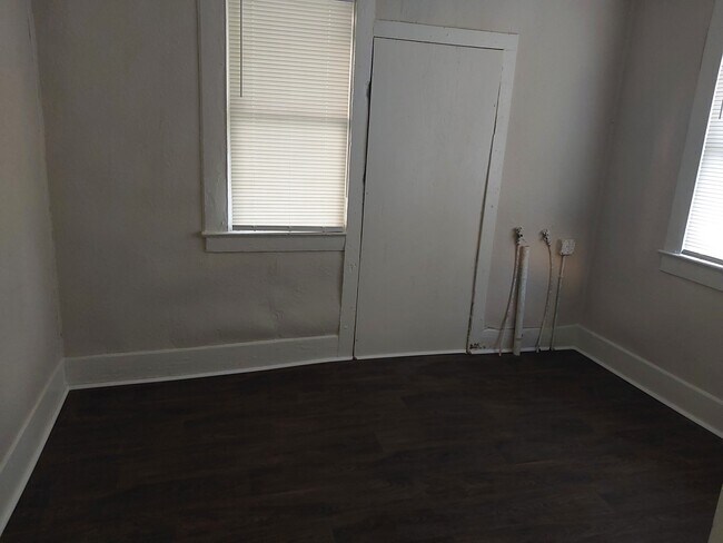 Foto del edificio - 1218 W 11th St