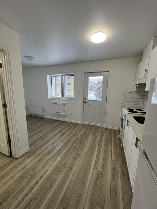 Photo du bâtiment - 630 Cummings Ave