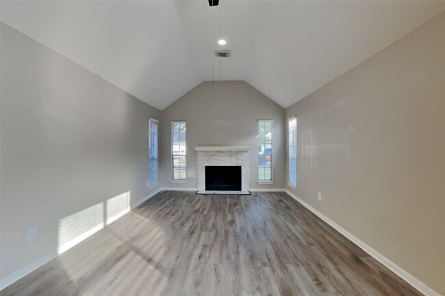 Foto del edificio - 5419 Roserock Ln