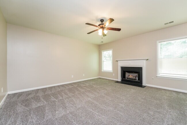 Building Photo - 4204 Kenwood Trail