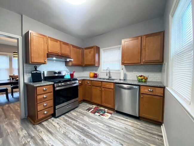 Foto del edificio - 3 Bed - 1 Bath Colonial available for Rent in Garfield Hts!