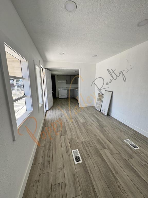 Building Photo - 1230 E Suffock Ave