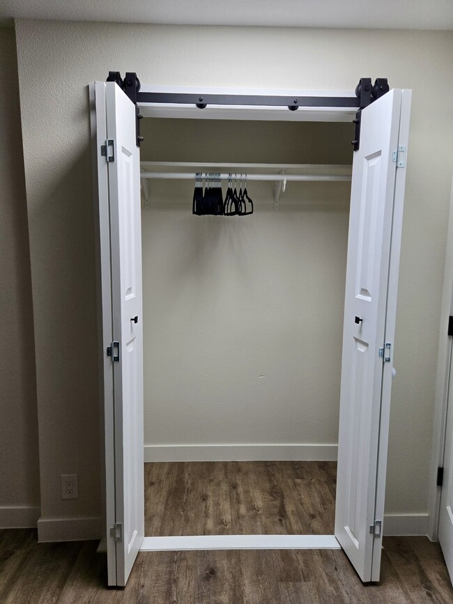 Foto del edificio - 43143 Riverview Dr