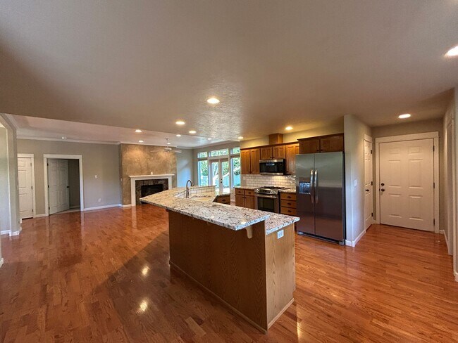 Foto del edificio - Well Maintained 3 Bedroom / 2 Bathroom Hom...
