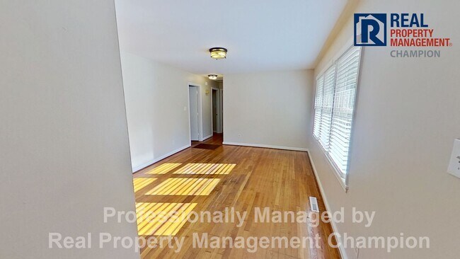 Building Photo - All Brick Ranch Style Home on Large Corner Lot