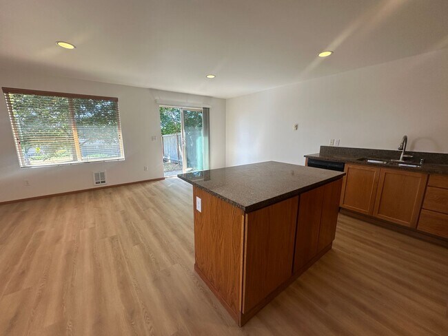 Foto del edificio - 4002 82nd Ave NE