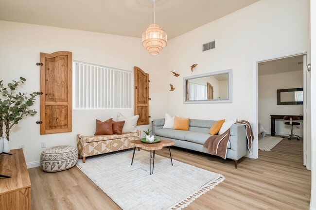 Building Photo - 61809 Valley View Cir