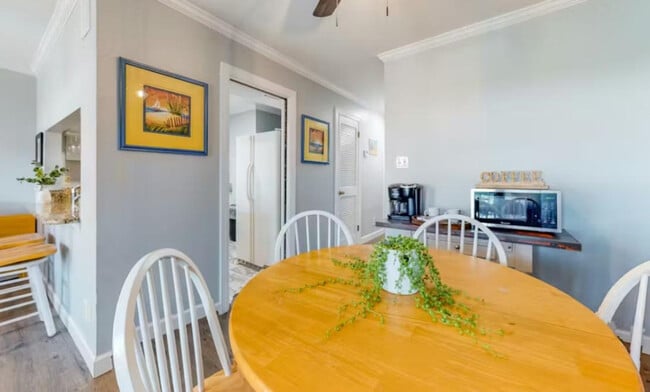 Foto del edificio - 952 W Beach Blvd