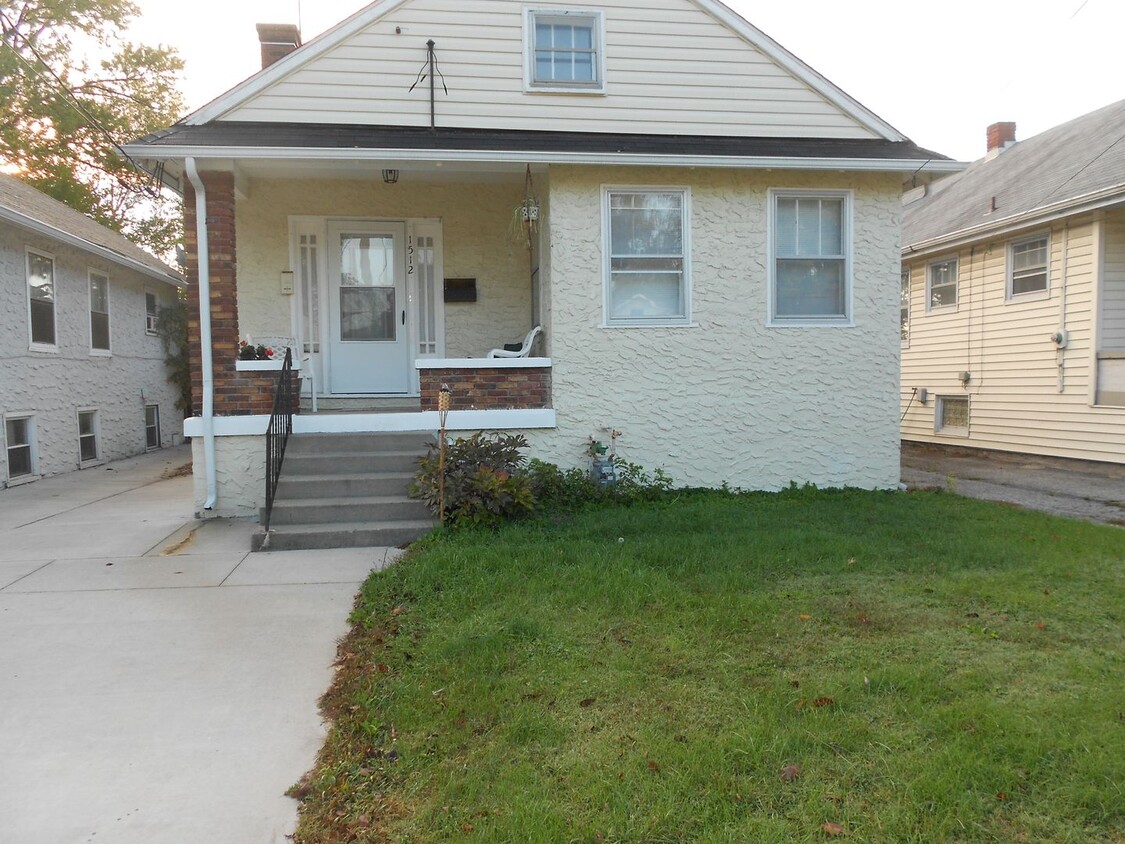 Cozy 2 Bedroom Home off Poplar Level - Cozy  2 Bedroom Home off Poplar Level