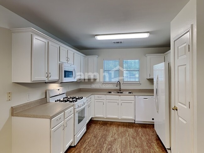 Building Photo - 2848 Deerfern Ln