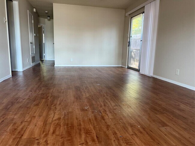 Foto del edificio - 7210 Lilac Ln