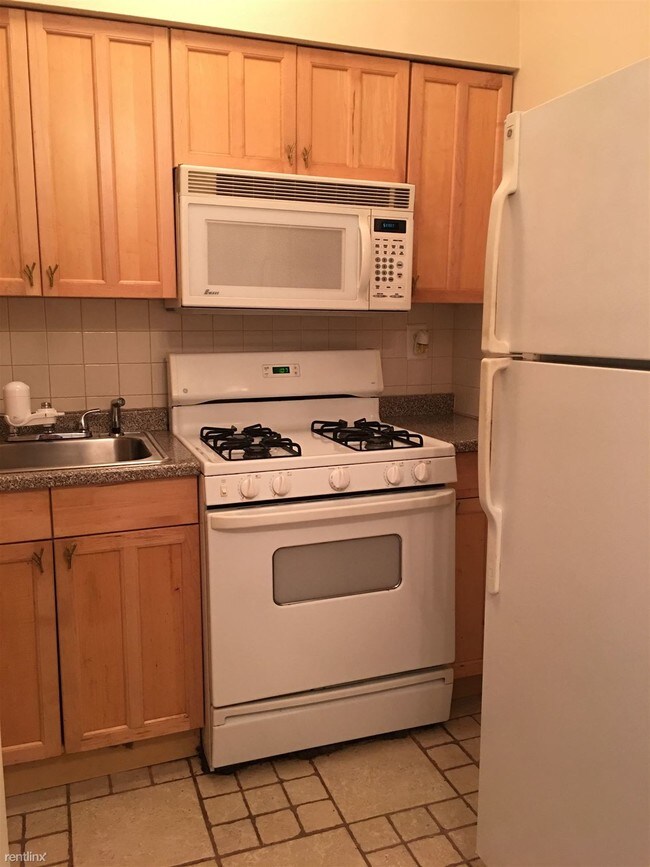 Foto del edificio - 1 br, 1 bath Apartment - 126 Bainbridge St 4R