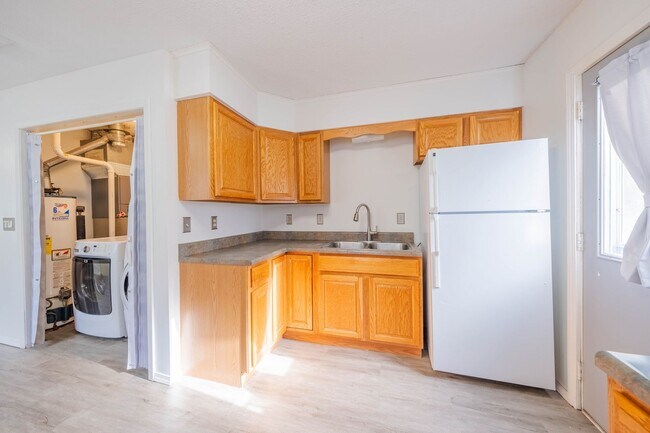 Building Photo - 206 Wesley Ave