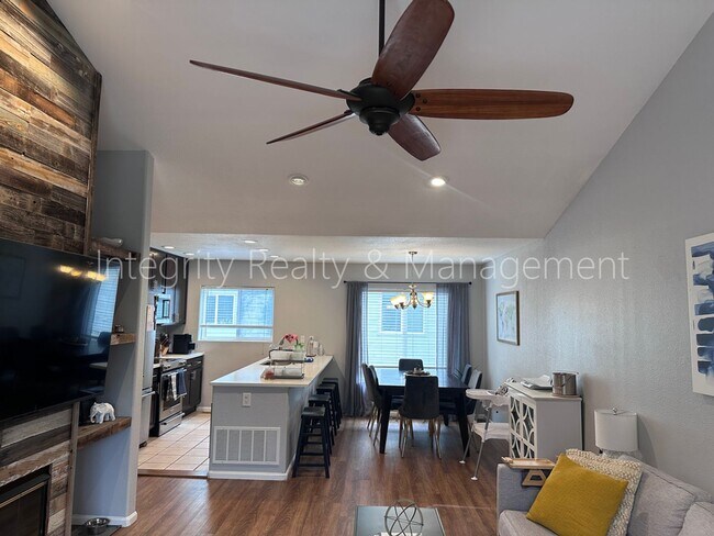 Building Photo - 427 Anvil Way