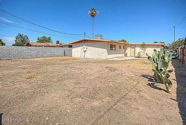 Building Photo - 2221 W Lupine Ave