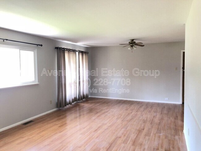 Foto del edificio - 302 Brightsand Ct