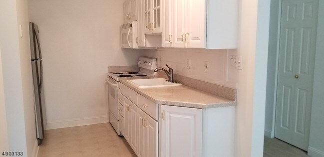Building Photo - 1057 Pierpont St