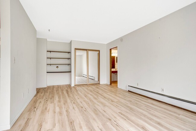 Building Photo - 1 Bedroom, 1 Bath open floor plan close to...