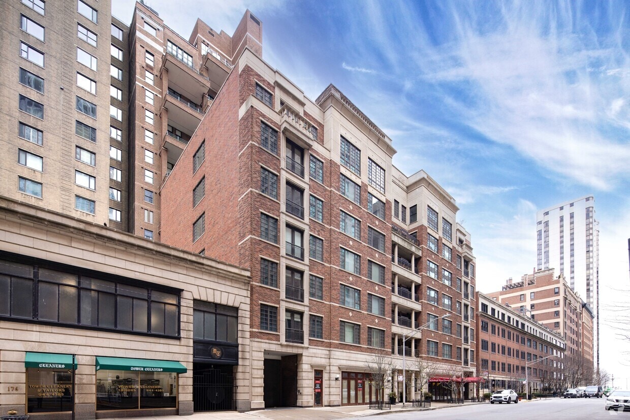 The Regent Apartments in Chicago, IL