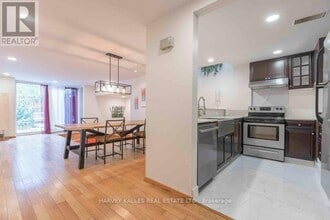 Building Photo - 148 Collier St